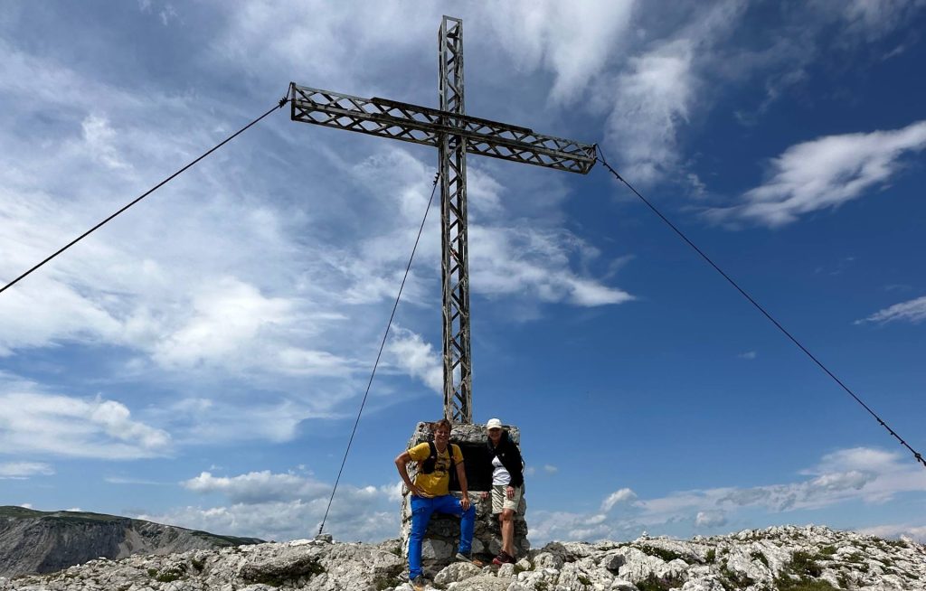 Gipfelkreuz Jakobskogel vom Törlweg aus hinauf gegangen.